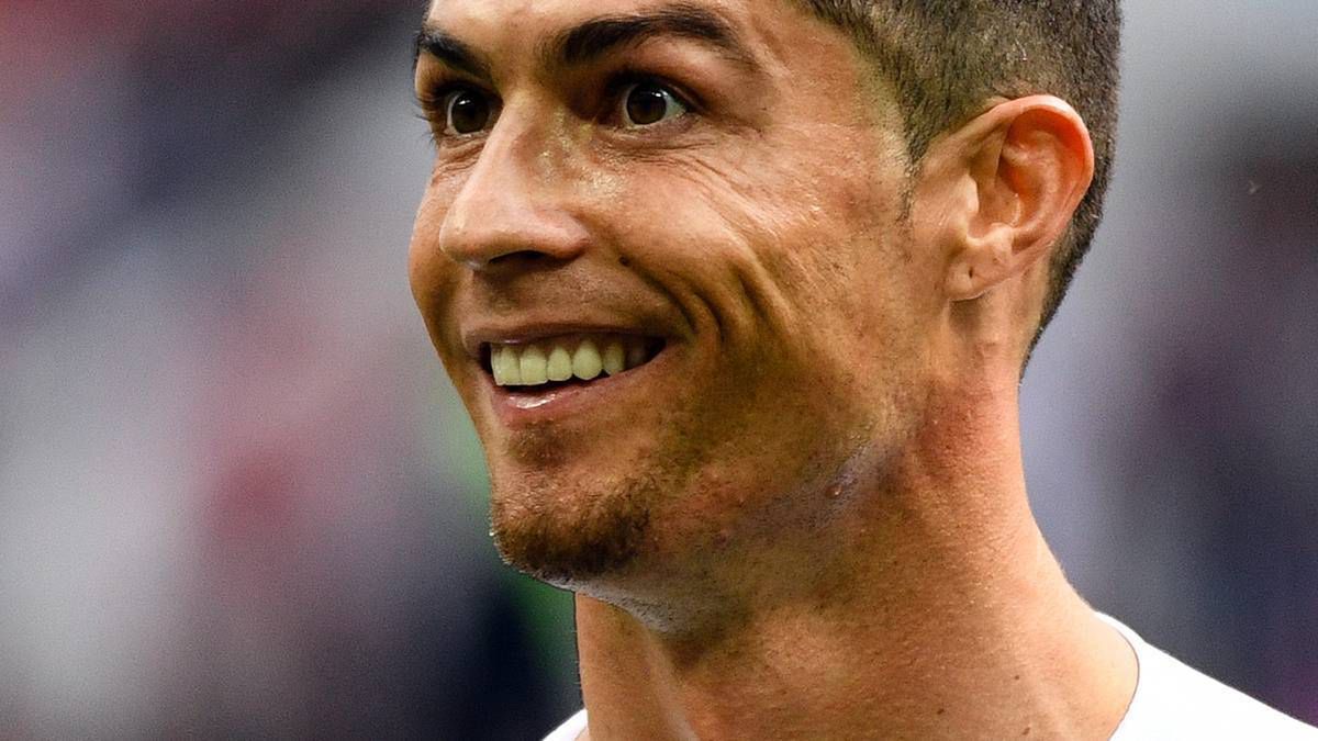 Cristiano Ronaldo Zapu Ci W Osy Jego Nowa Fryzura Wywo A A Istn