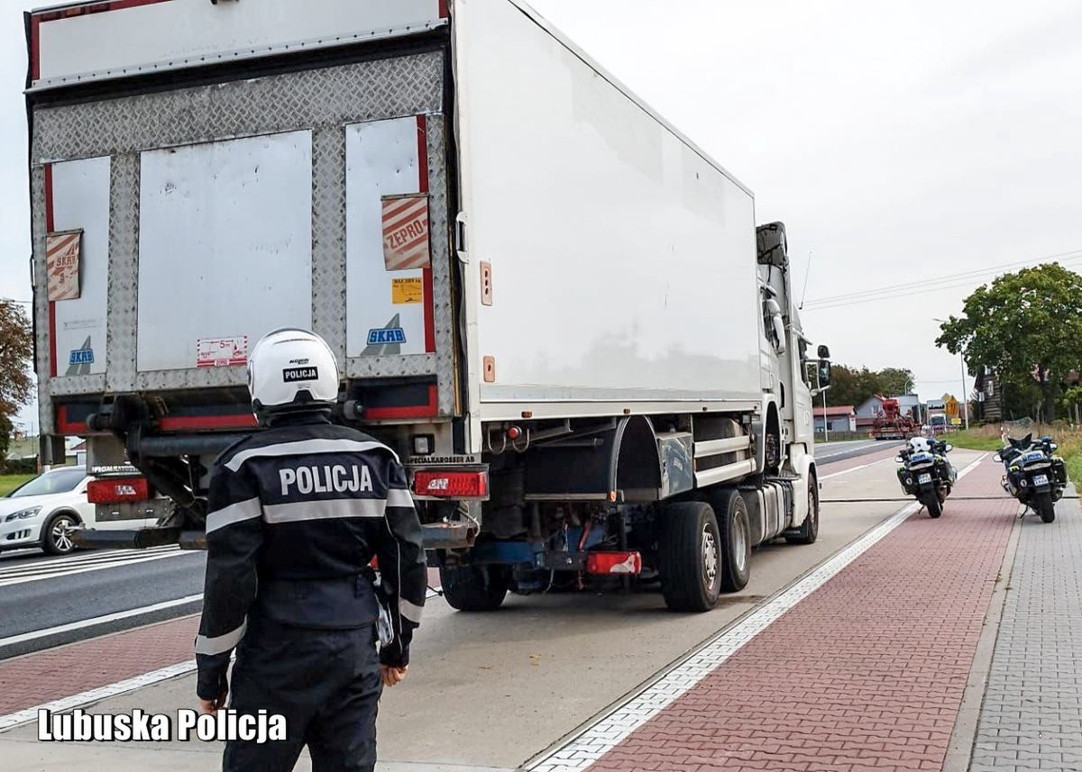 Ci Ar Wka Na Ci Ar Wce Policjanci Nie Mogli Si Nadziwi