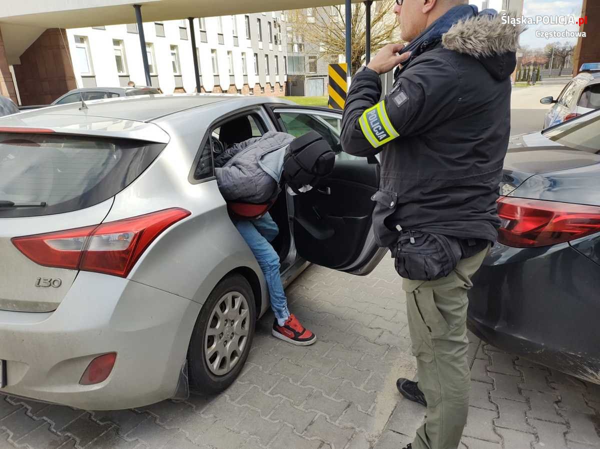 Ojczym Kamilka Skatowany W Wi Zieniu Oszu Ci Wykorzystuj Mier Ch Opca