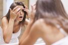 5 niedoborów witamin wypisanych na twarzy