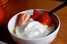 Pyszny jogurt z truskawką