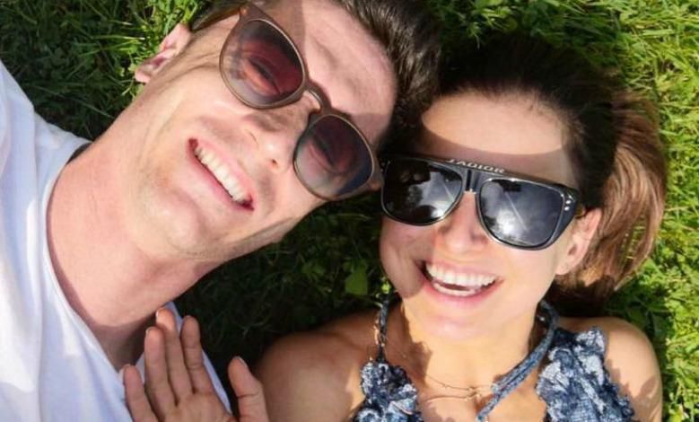 Anna Lewandowska w drogiej sukni i dodatkach od Diora pręży się na