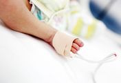 Opole: chirurdzy uratowali życie niemowlęcia z rozległymi obrażeniami krocza