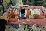 Matka ostrzega przed niebezpieczeństwem wynikającym z kontaktów noworodka z ludźmi