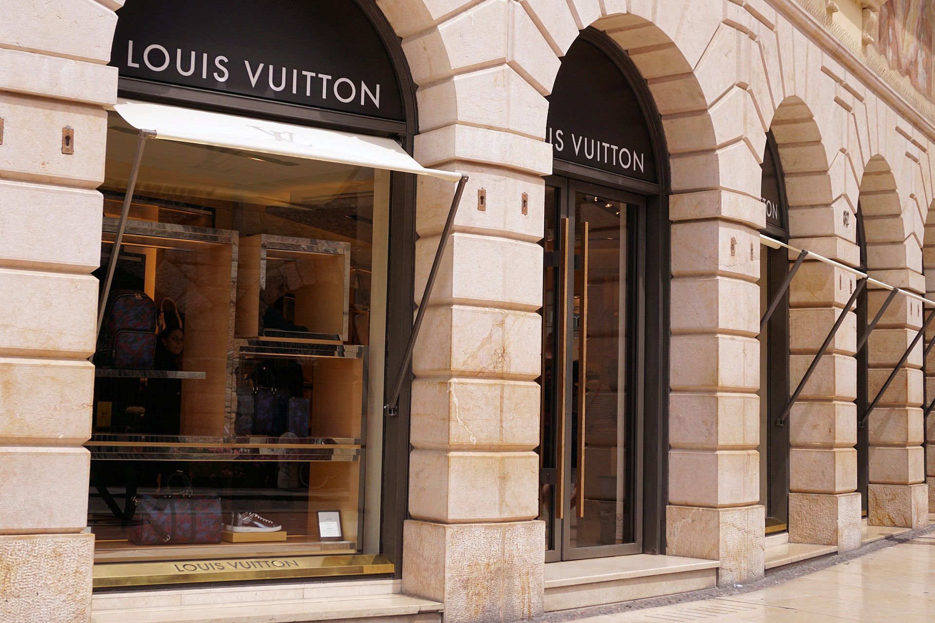 Louis Vuitton haalt 'Palestijnse sjaal' uit de verkoop na kritiek