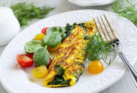 Nie masz pomysłu na śniadanie? Zrób prosty i zdrowy omlet ze szpinakiem