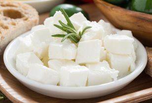 Przetestuj grecką przystawkę z serem feta
