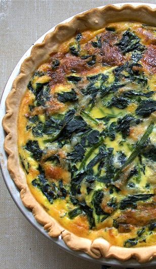 Smaczne i proste danie? Przygotuj quiche ze szpinakiem i łososiem