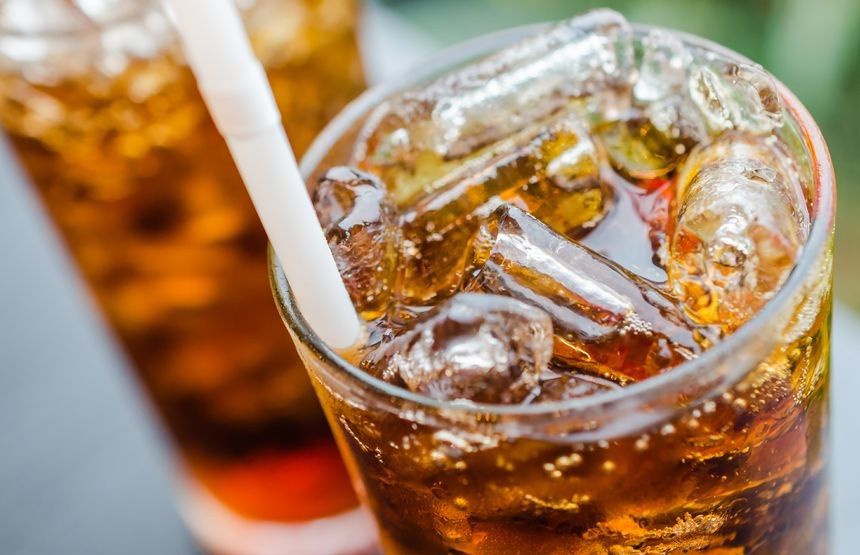 Koncerny CocaColi i PepsiCo obalają zarzuty obecności metali ciężkich w butelkach