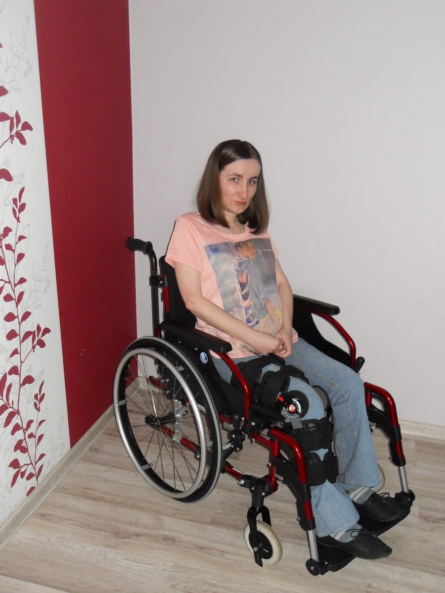 Agnieszka po dwóch złamaniach nogi nie porusza się samodzielnie