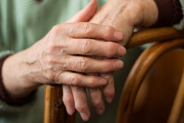 Starsze osoby mogą uchronić się przed chorobą Alzheimera podtrzymując zaangażowanie w czynności wymagajace wysiłku umysłowego