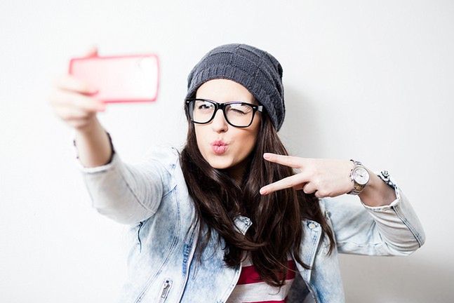 Ludzie, robiąc sobie selfie, mają bardzo konkretne cele