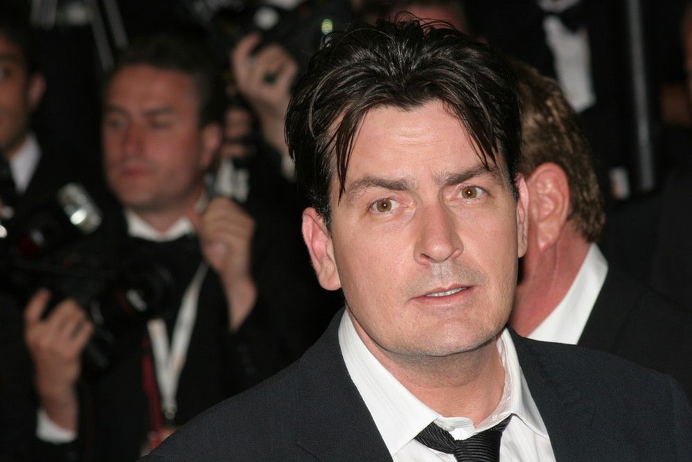 Charlie Sheen chciał popełnić samobójstwo, gdy zdiagnozowano u niego wirusa HIV