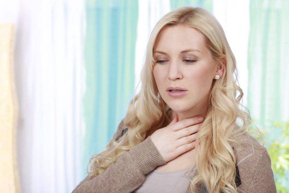 Choroba Hashimoto nie daje żadnych objawów, dlatego diagnozowana jest najczęściej dopiero, gdy pojawiają się problemy z tarczycą