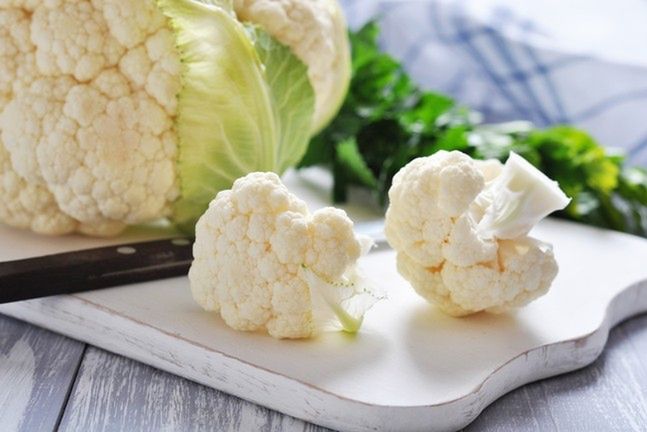 Kalafior to doskonały składnik diet na odchudzanie ze względu na jego niską wartość kaloryczną