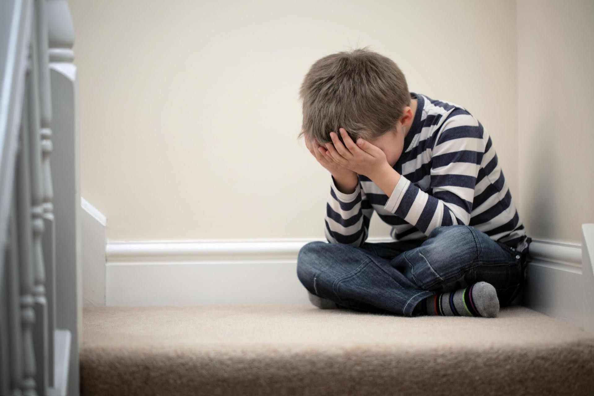 Molestowanie może przybierać różne formy i niestety dotyczy też dzieci