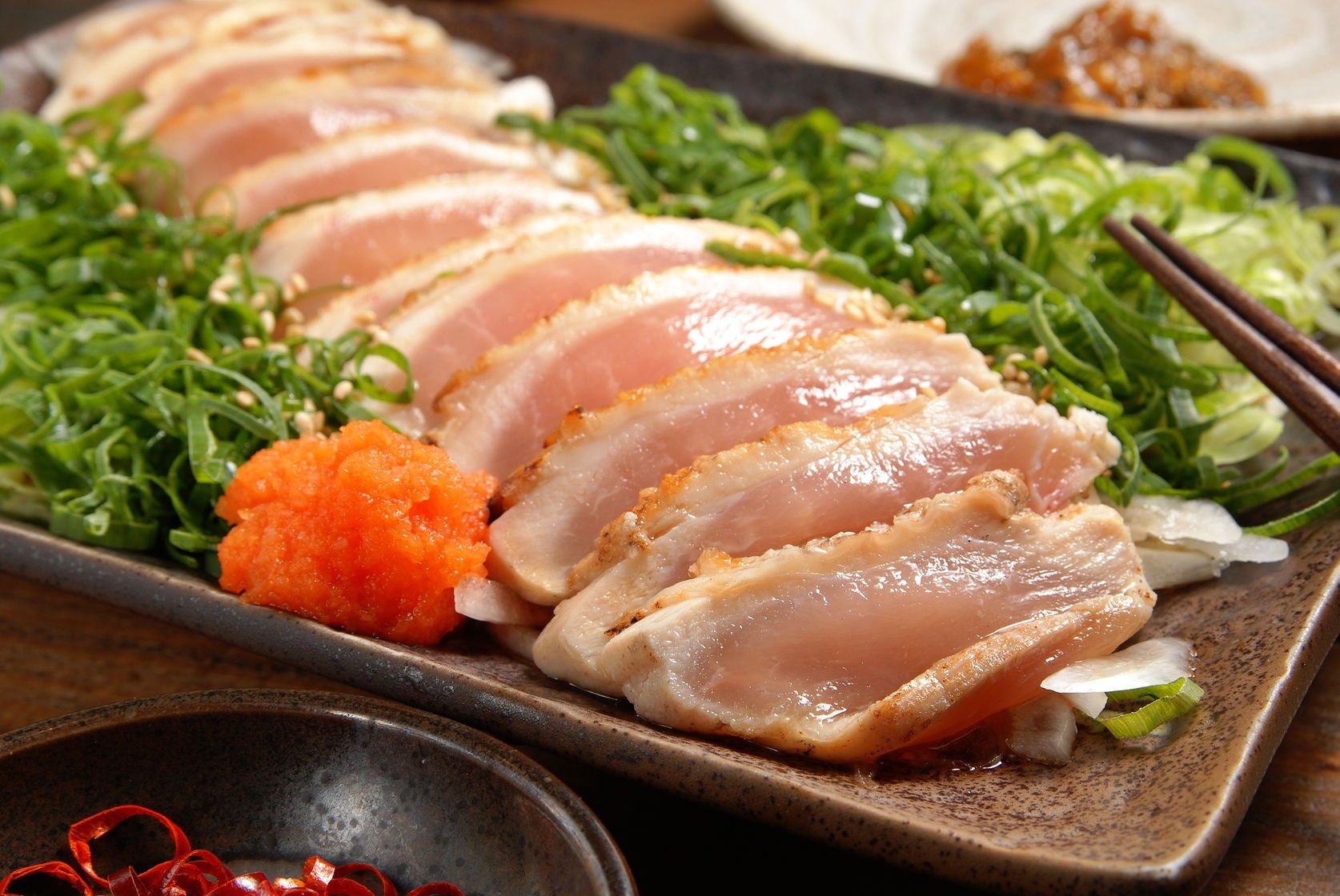 Sashimi z kurczaka wygląda apetycznie, ale może być niebezpieczne (123rf)