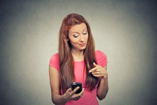 Komunikacja przez SMS-y może być przyczyną wielu nieporozumień w związku