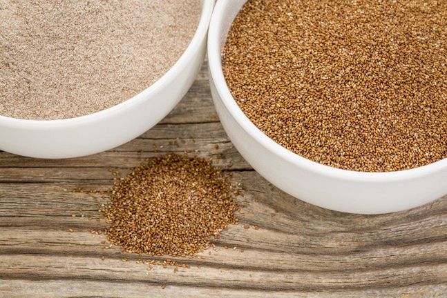 Teff można stosować jako dodatek do koktajli, zup i owsianki, a zmielony może być zamiennikiem mąki pszennej