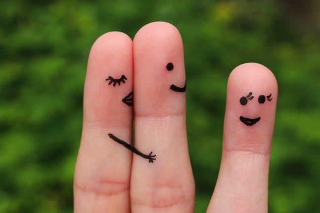 Mężczyźni to wzrokowcy i często nie mogą oprzeć się, gdy flirtuje z nimi atrakcyjna kobieta