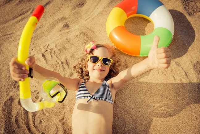 123RF: Dziecko na plaży