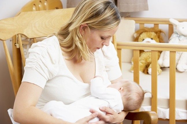 Kapturki do karmienia to przyrządy ułatwiające matce karmienie piersią