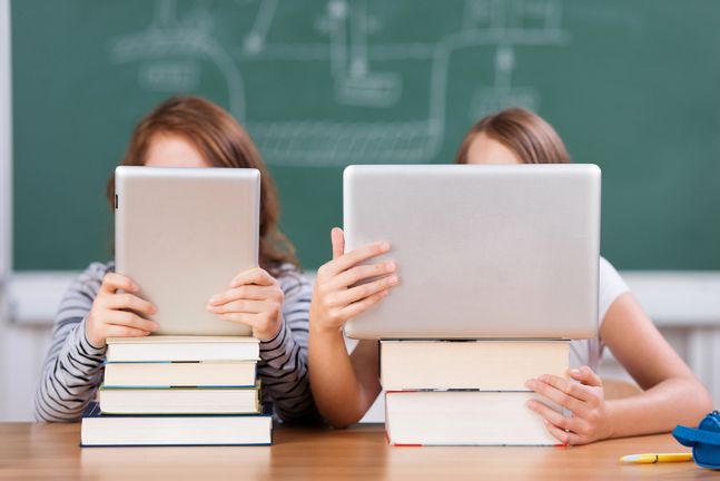 Warto rozbudzać w dzieciach zainteresowanie naukami ścisłymi, aby w przyszłości zwiększyć ich szanse na znalezienie satysfakcjonującej pracy, np. w branży IT