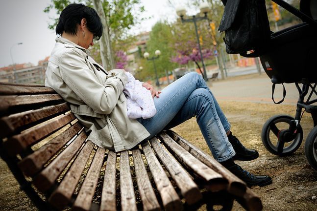 Karmienie w miejscach publicznych wciąż jest kontrowersyjnym tematem