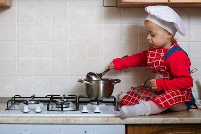 Zabawa w gotowanie to jedna z ulubionych form spędzania wolnego czasu przez dzieci