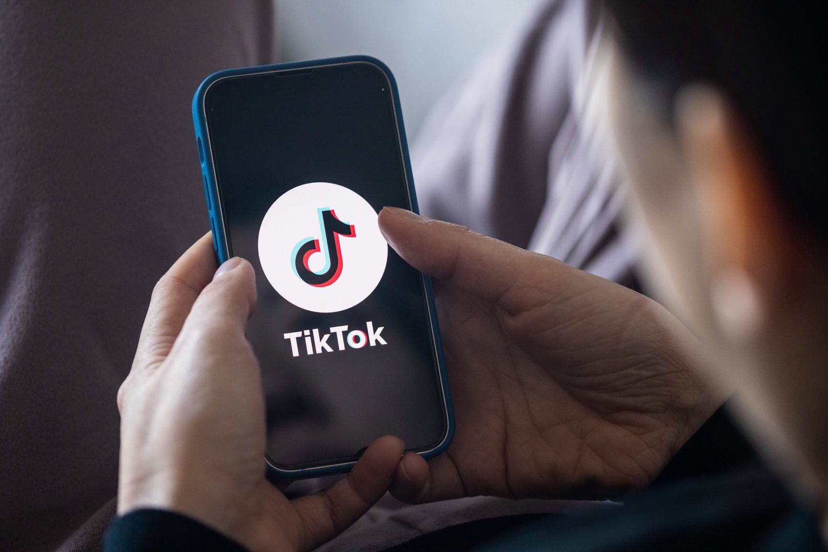 TikTok testuje poziome filmy Chce być konkurencją YouTube a