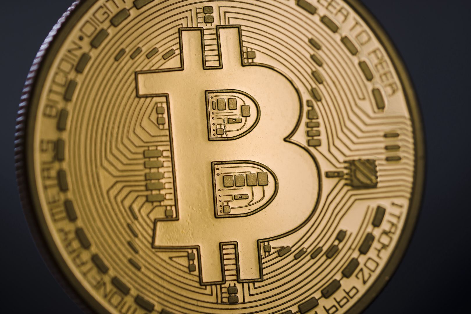 Cena Bitcoina znowu rośnie Waluta powoli odrobi spadki