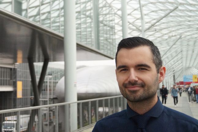 Mazur rocznie odwiedza około dwudziestu targów, festiwali i konferencji o designie i nowych technologiach