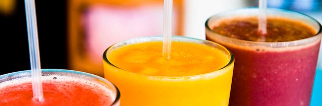 Masz ochotę na pyszny napój, zgodny z zasadami diety wegańskiej? Zobacz, co możesz dodać do domowego smoothie