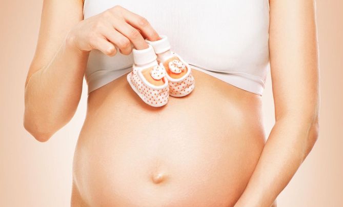 Pomimo różnych dolegliwości w 7 miesiącu ciąży kobieta z radością wyczekuje dziecka