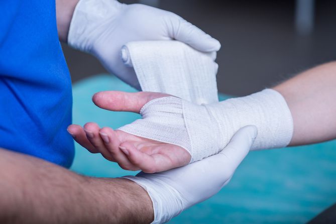 Inteligentne bandaże zmieniają kolor przy wykryciu zakażenia