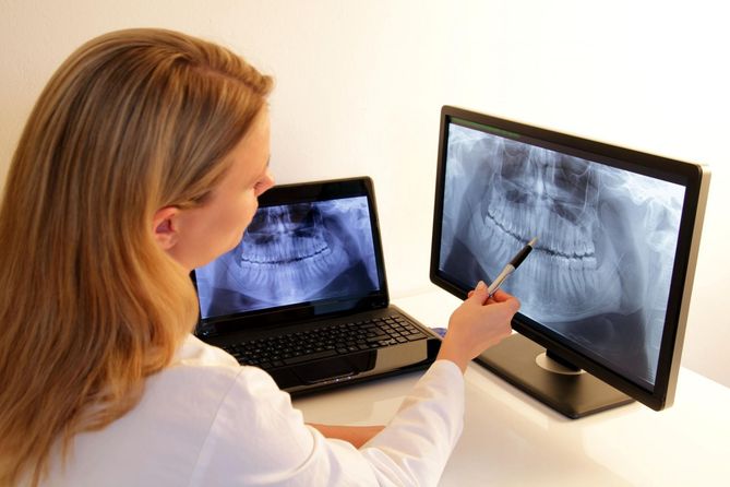 Ułożenie zębów mądrości warto sprawdzić wykonując pantomogram