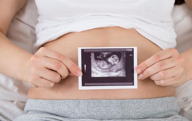 Określenie który to miesiąć ciąży zależą od trymestru ciąży. Pierwsze objawy poczęcia, mogą pojawić się w I lub II miesiącu ciąży.