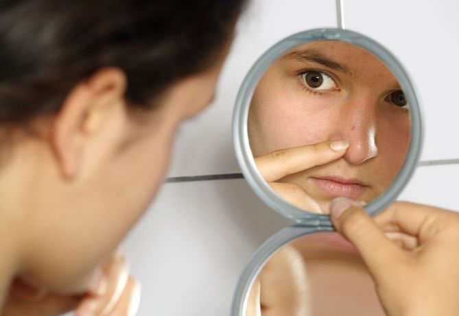 W tym, jak pozbyć się pryszczy, pomoże dermatolog