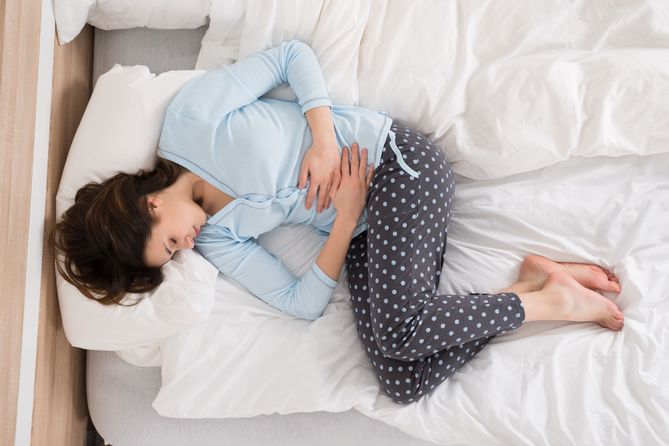Zakażenie bakterią H.pylori jest bardzo popularne i jeśli pojawiają się objawy są to najczęściej bóle brzucha, wzdęcia, biegunka, nudności i wymioty