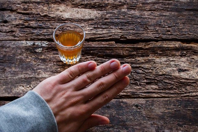 Ograniczenie ilości spożywanego alkoholu to pierwszy krok do poprawy jakości życia (123RF)