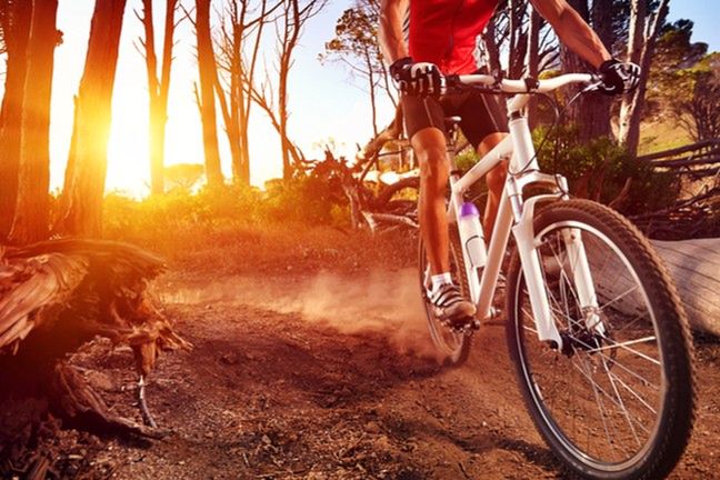 Urazy głowy, których doświadczają sportowcy, mogą być bardzo niebezpieczne
