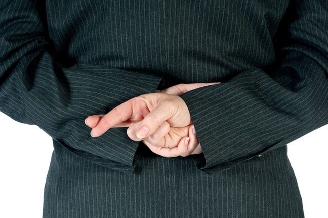 Lepiej pamiętamy szczegóły przeszłych zdarzeń, jeżeli ktoś próbował je zafałszować i wykryjemy to