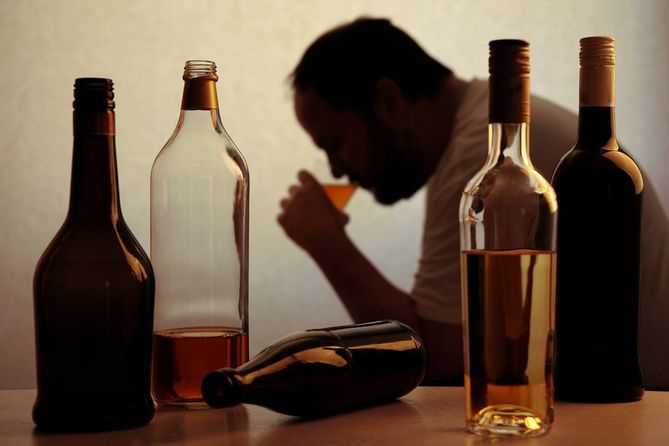 Naukowcy prowadzą badania nad wykorzystaniem ketaminy w leczeniu alkoholizmu