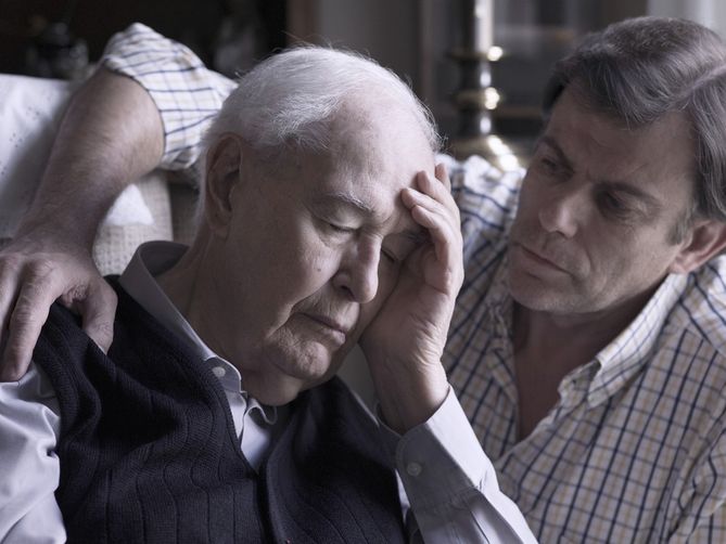 Delirium może pogłębiać spadki poznawcze związane z demencją