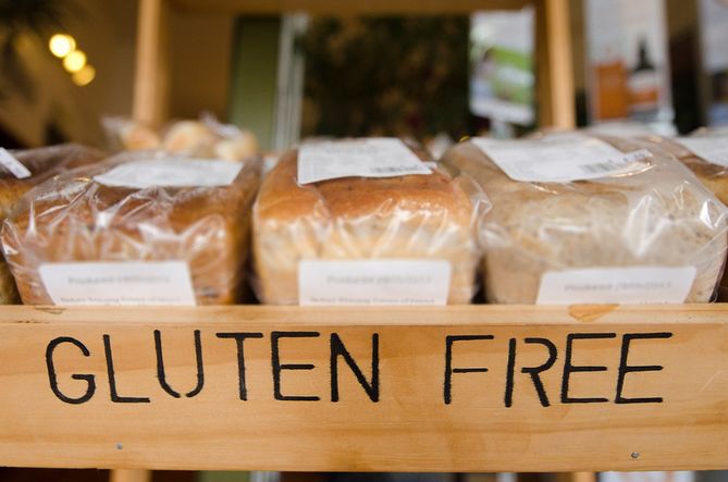 Według ekspertów spożywanie produktów bezglutenowych może mieć niebezpieczne dla zdrowia konsekwencje