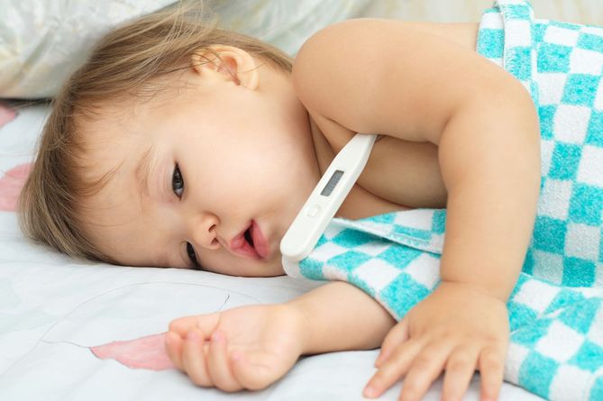 Objawem mononukleozy zakaźnej jest m.in.wysoka temperatura