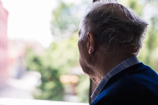 Na ryzyko demencji mogą wpływać spadki ciśnienia obserwowane nawet 20 lat wcześniej