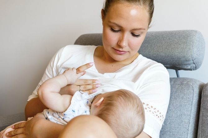 Karmienie piersią dziecka ze skazą białkową wymaga od matki specjalnej diety