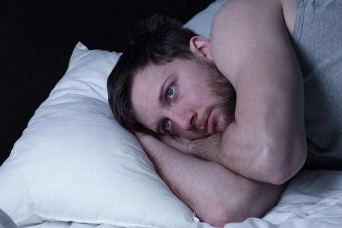 Jet lag często powoduje bezsenność u osób z bardzo poukładanym dniem