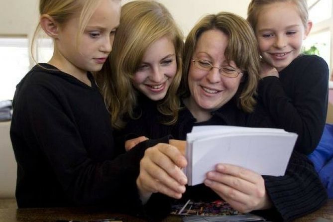 Siostry Wolferts z mamą Michelle